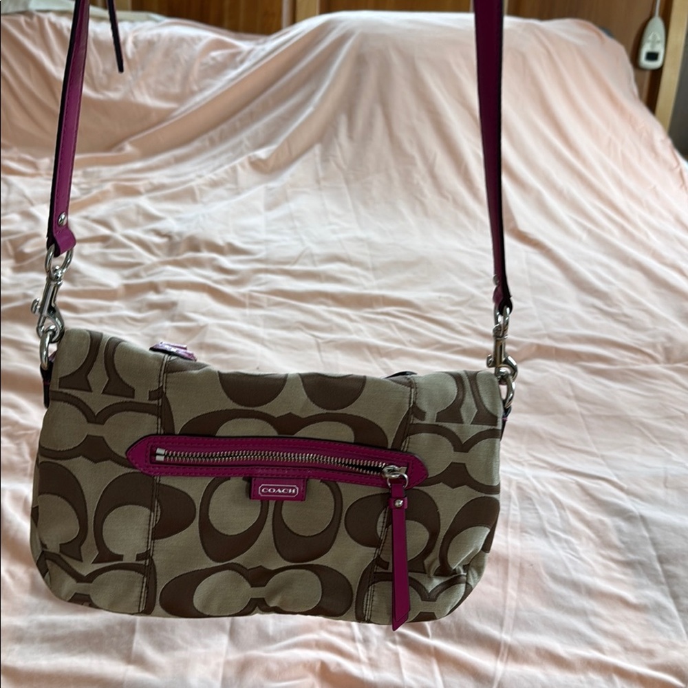 Coach Pink and Tan Shoulder Bag with Stylish Design - Picture 2 of 7